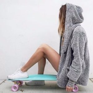 NWOT brandy melville Tessi fur coat